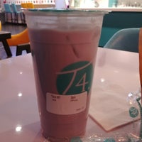 Photo taken at T4 Tea For You 清茶達人 by Sam W. on 1/15/2018