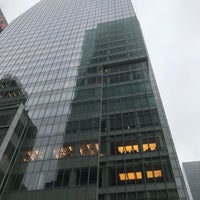 รูปภาพถ่ายที่ Bank of America Tower โดย ハル เมื่อ 12/7/2022