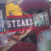 6/21/2012 tarihinde Cory N.ziyaretçi tarafından Champion Cheesesteaks Food Truck'de çekilen fotoğraf