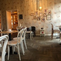 รูปภาพถ่ายที่ The Tea Room Tirana โดย Dimitris A. เมื่อ 2/27/2020