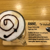 Foto scattata a Mahall Cafe &amp;amp; Restaurant da Şengül U. il 12/23/2018