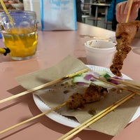 Photo taken at Changi Village Hawker Centre by Beterhans on 12/17/2022