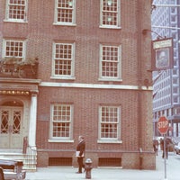 Photo taken at Fraunces Tavern by Landmarks Preservation Commission on 5/24/2013