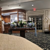 รูปภาพถ่ายที่ Hawthorne Hotel โดย Samantha C. เมื่อ 9/24/2021