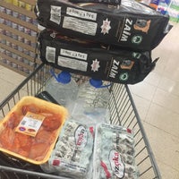 Foto tirada no(a) Devpa Supermarket por Mürvet Ş. em 7/28/2017