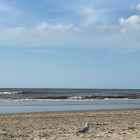 Photo taken at Strand Zandvoort aan Zee by Hani ♌. on 8/16/2023