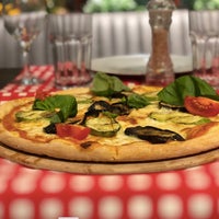 Foto tomada en Pizzeria La Vista  por Gökhan K. el 3/9/2018