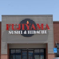 4/23/2014 tarihinde Fujiyama Sushi &amp;amp; Hibachiziyaretçi tarafından Fujiyama Sushi &amp;amp; Hibachi'de çekilen fotoğraf