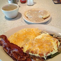 Photo taken at d.d. Peckers&amp;#39; Wing Shack by Brock B. on 7/14/2013