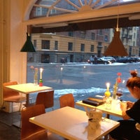 3/21/2013 tarihinde Aleksandra B.ziyaretçi tarafından TOBIs Café'de çekilen fotoğraf