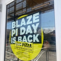 รูปภาพถ่ายที่ Blaze Pizza โดย Frank B. เมื่อ 3/14/2022