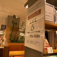 Photo taken at TSUTAYA BOOKSTORE by みんち *. on 12/17/2022