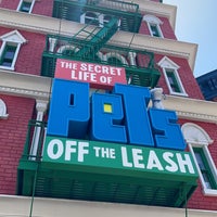 Photo taken at The Secret Life of Pets: Off the Leash by Rosey on 7/5/2023