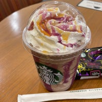 Photo taken at Starbucks by 上原拓也 /. on 10/21/2021