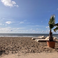 Foto tirada no(a) Branding Beach Club por Toine K. em 8/29/2023
