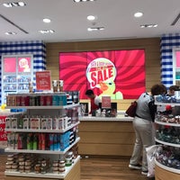 Photo taken at Bath &amp;amp; Body Works by Sergio E. on 1/3/2019