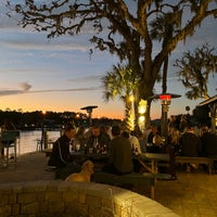 Foto tirada no(a) Palm Valley Outdoors Bar &amp;amp; Grill por Kim G. em 2/20/2022