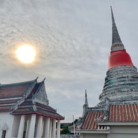 Photo taken at Wat Phra Samut Chedi by Chalermchai S. on 1/4/2020