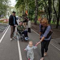 Photo taken at Парк Нефтяников by Надежда Д. on 8/11/2019
