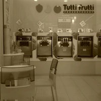 Photo taken at Tutti Frutti by Jose Damian E. on 3/11/2013