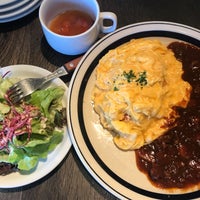 Photo taken at GOOD MORNING CAFE 千駄ヶ谷 by Ellie on 4/8/2018