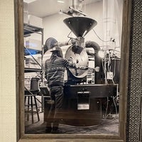 Foto tirada no(a) Uncommon Coffee Roasters por Michael R. em 9/26/2023