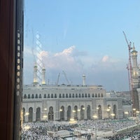 Das Foto wurde bei Hilton Suites Makkah von بَ🏹 am 4/5/2024 aufgenommen