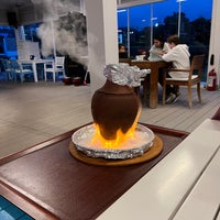 รูปภาพถ่ายที่ Q Beach Restaurant Lounge โดย Elena M. เมื่อ 10/15/2022