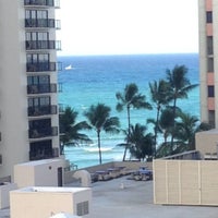 รูปภาพถ่ายที่ Waikiki Beachcomber By Outrigger โดย Jenny V. เมื่อ 4/18/2013