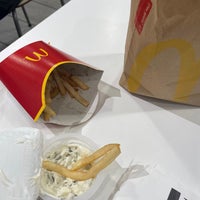 Foto diambil di McDonald&amp;#39;s oleh Мария Д. pada 8/22/2022