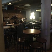 10/18/2018 tarihinde Robert B.ziyaretçi tarafından Wala Wala Cafe Bar'de çekilen fotoğraf