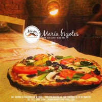 รูปภาพถ่ายที่ María Bigotes Pizzas a la leña โดย Joelito J. เมื่อ 4/27/2014