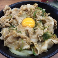 Photo taken at 伝説のすた丼屋 本八幡店 by 左近 晴. on 6/27/2015