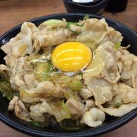 Photo taken at 伝説のすた丼屋 本八幡店 by 左近 晴. on 5/3/2015