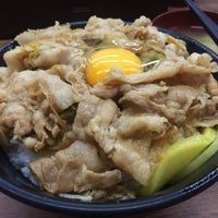 Photo taken at 伝説のすた丼屋 本八幡店 by 左近 晴. on 10/17/2015