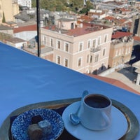 Das Foto wurde bei Georges Hotel Roof Terrace von Hülya K. am 9/8/2022 aufgenommen