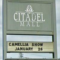 รูปภาพถ่ายที่ Citadel Mall โดย Todd S. เมื่อ 7/19/2020