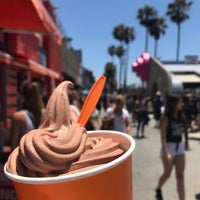 Photo taken at Muscle Beach Juice Bar by Meshal on 7/1/2018