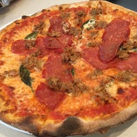 Снимок сделан в G For Gelato and Pizza Bar пользователем Sherry N. 12/20/2015
