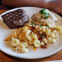 Photo taken at Applebee&amp;#39;s Grill + Bar by Tracy J. on 8/30/2018