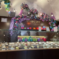 Foto diambil di teuscher Chocolates - Rockefeller Center oleh G.l.o pada 2/19/2022