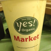 Das Foto wurde bei Yes! Organic Market von SivesterKeepingitreal W. am 5/7/2013 aufgenommen