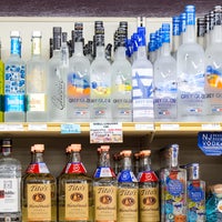 รูปภาพถ่ายที่ Shell Liquors โดย Shell Liquors เมื่อ 4/26/2018