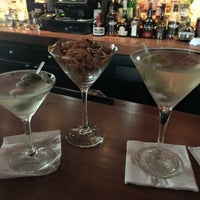 Foto scattata a Marty&amp;#39;s Martini Bar da Luis C. il 5/11/2015