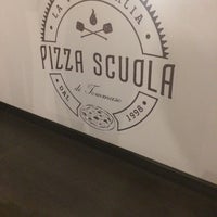 รูปภาพถ่ายที่ Pizza Scuola โดย Igor S. เมื่อ 12/5/2019