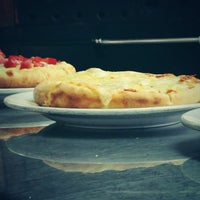 Foto tomada en Mama&amp;#39;s Pizza  por Mama&amp;#39;s Pizza el 7/17/2013