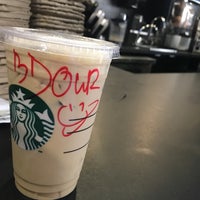Foto tomada en Starbucks  por Bdour el 3/3/2020