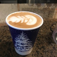 11/27/2019 tarihinde Stefanie P.ziyaretçi tarafından Peet&amp;#39;s Coffee &amp;amp; Tea'de çekilen fotoğraf