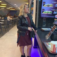 Photo taken at Burger King by GÜLER Ş. on 12/2/2018