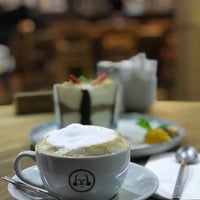 Photo taken at Shakespeare Coffee &amp;amp; Bistro by GÜLER Ş. on 4/6/2023